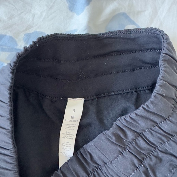 Lululemon Black Women's Athletic Shorts - Picture 2 of 3